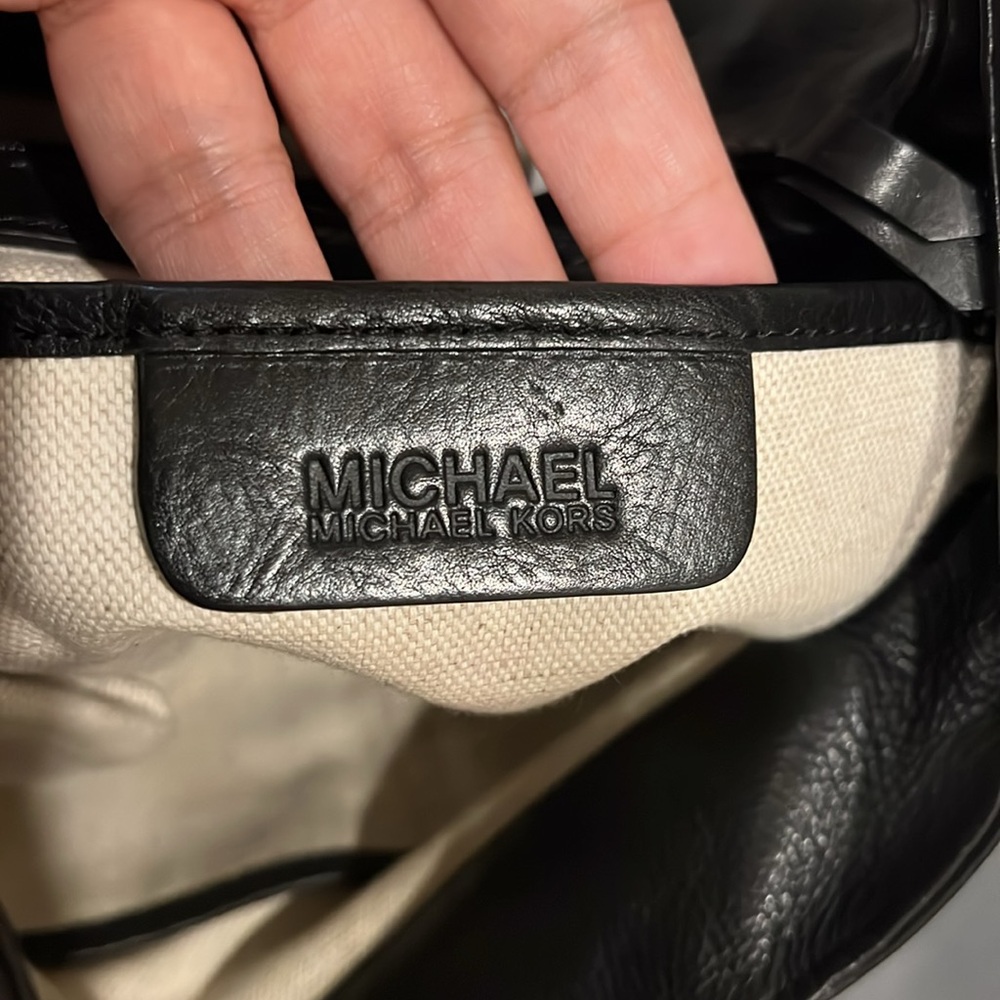 Michael Kors Hutton Black Leather Hobo Bag - Picture 10 of 15
